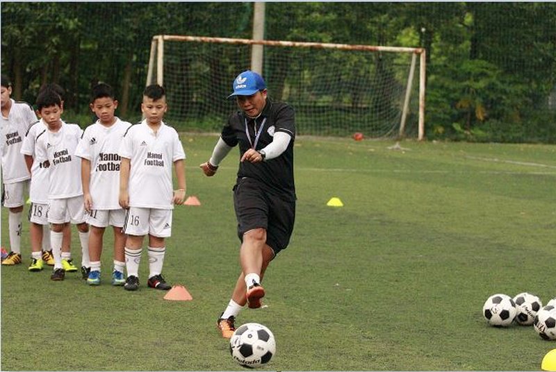 Học chơi bóng đá - Rèn luyện kỹ năng & trau dồi kiến thức